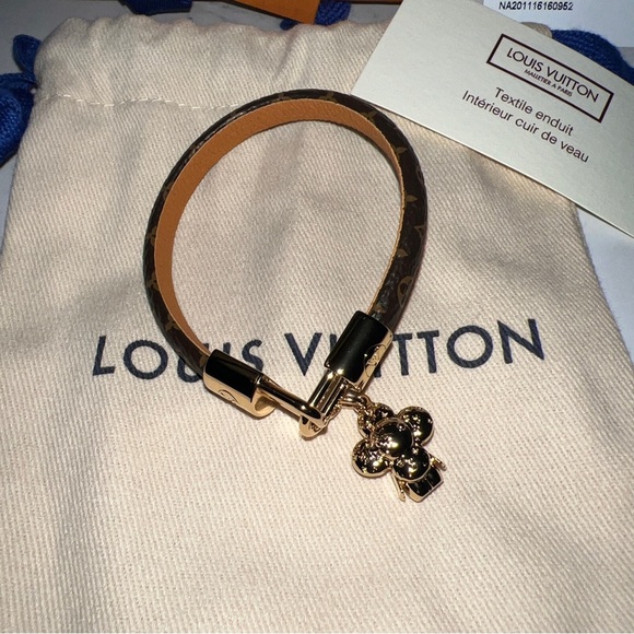NIB Authentic Louis Vuitton Vivienne bracelet Size 17 M6773F - Picture 2 of 16
